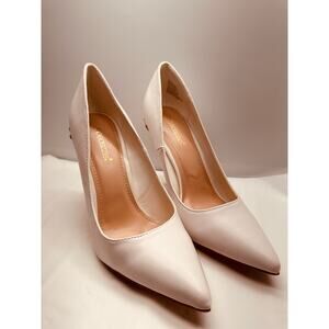 Shoe Dazzle "Esperanza" Glam Pumps White Heels Adorned with Gold Leafs Size 10